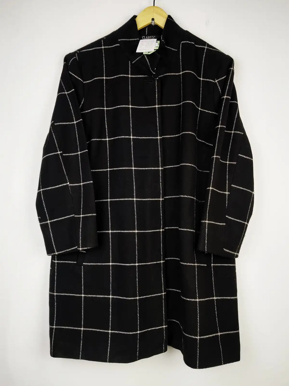 Buy online pre-used pre-loved 100% authentic & Original branded Classic (WC-3853) available in Pakistan. Top international brands avilable.