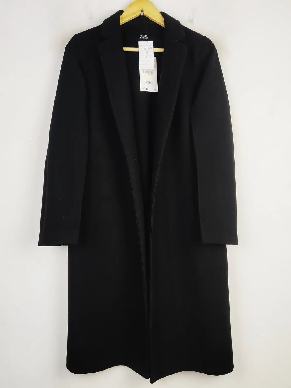 Buy online pre-used pre-loved 100% authentic & Original branded Zara (WC-4071) available in Pakistan. Top international brands avilable.
