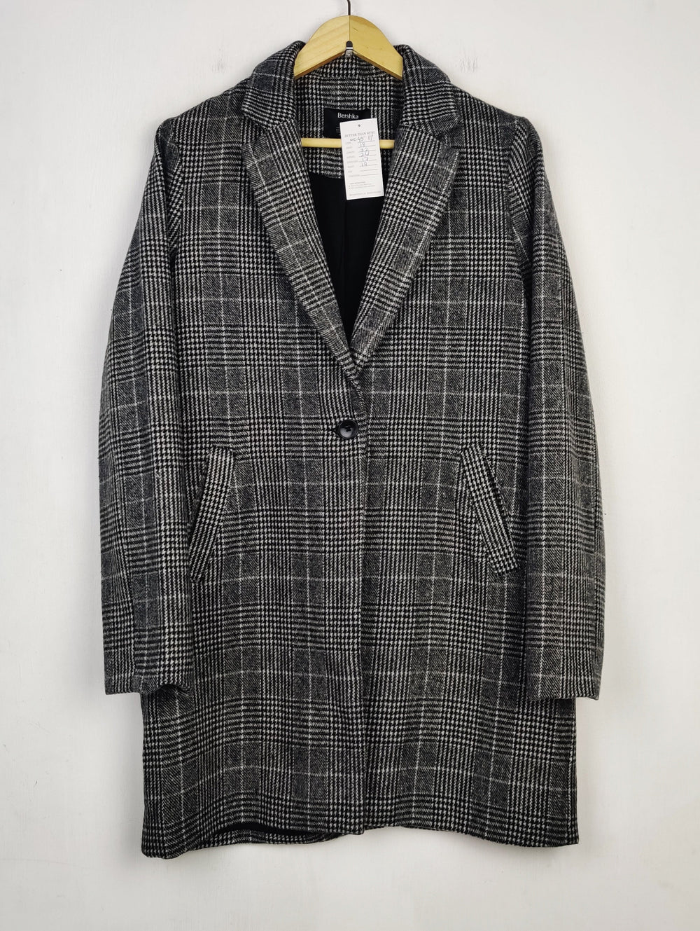 Buy online pre-used pre-loved 100% authentic & Original branded Bershka (WC-4519) available in Pakistan. Top international brands avilable.