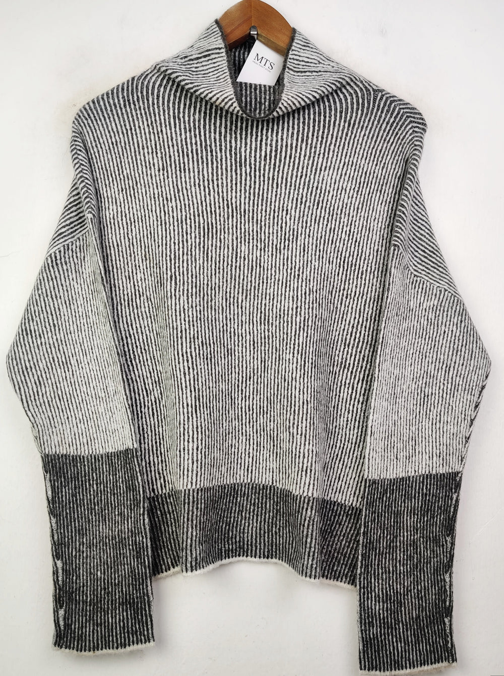 Buy online pre-used pre-loved 100% authentic & Original branded Calvin Klein (WCT-04) available in Pakistan. Top international brands avilable.