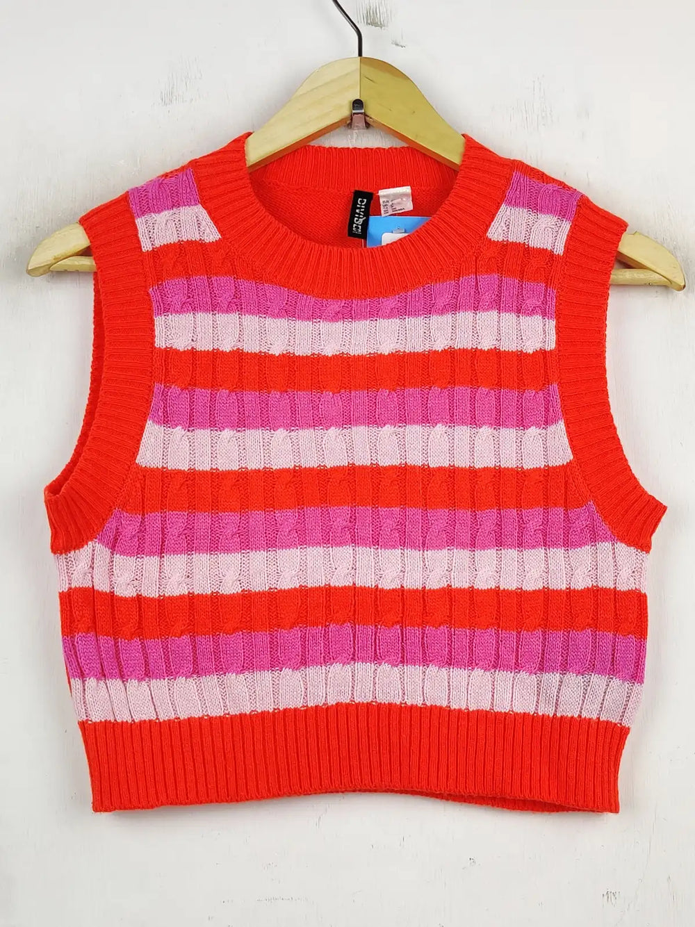 Buy online pre-used pre-loved 100% authentic & Original branded H&M (WCT-1306) available in Pakistan. Top international brands avilable.