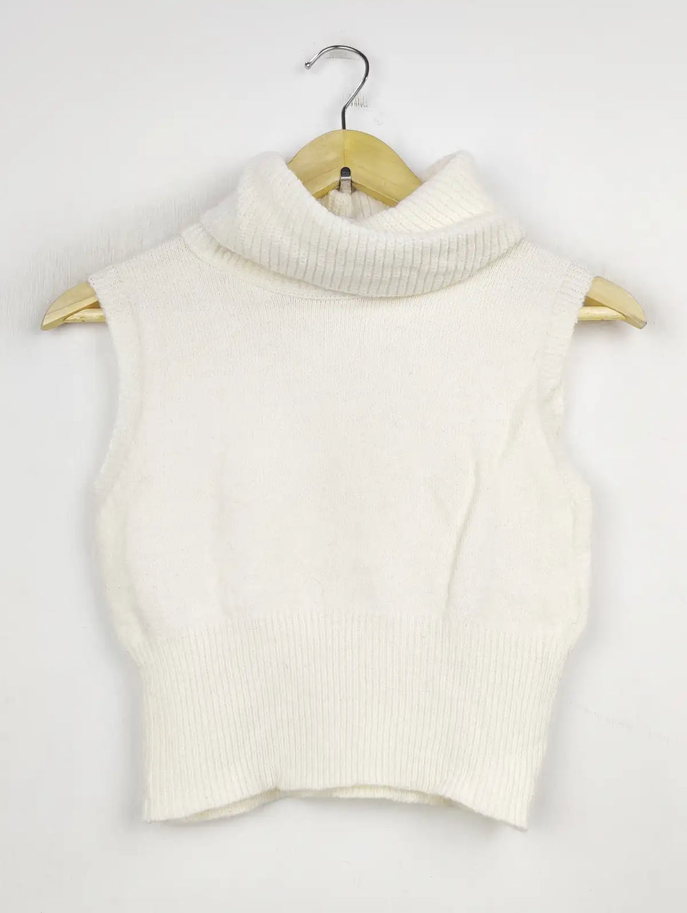 Buy online pre-used pre-loved 100% authentic & Original branded Unknown Brand (WCT-1495) available in Pakistan. Top international brands avilable.