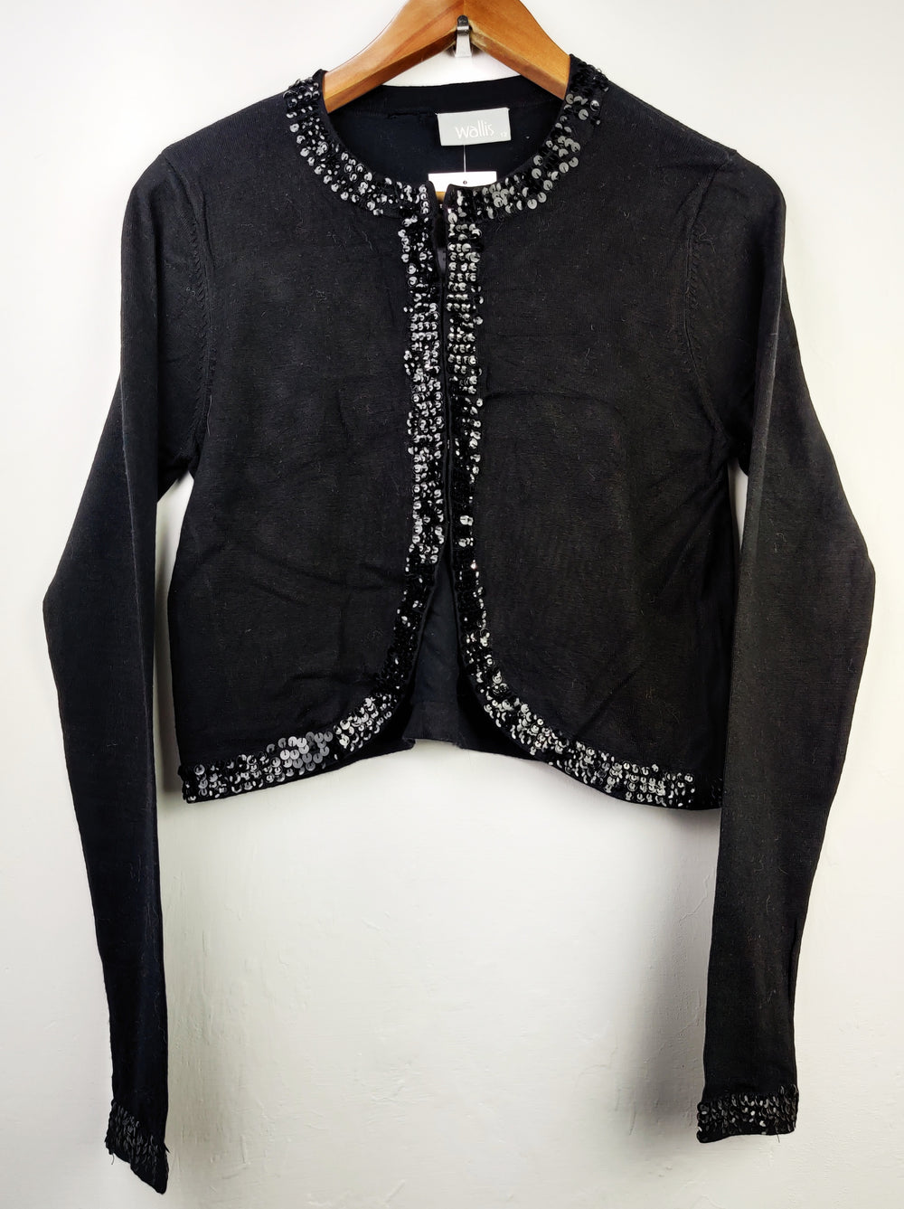 Buy online pre-used pre-loved 100% authentic & Original branded Wallis (WCT-149) available in Pakistan. Top international brands avilable.