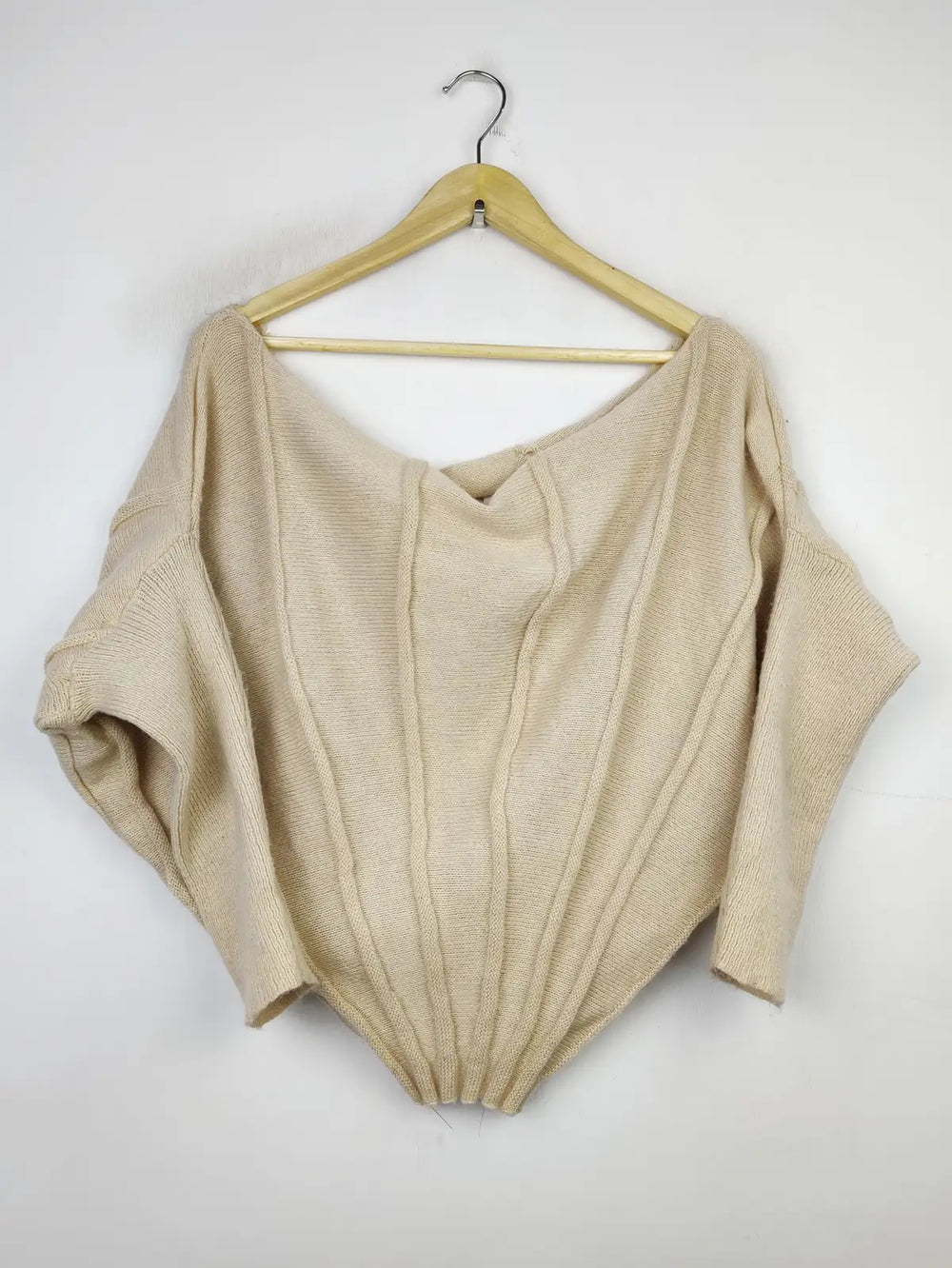 Buy online pre-used pre-loved 100% authentic & Original branded Unknown Brand (WCT-1535) available in Pakistan. Top international brands avilable.