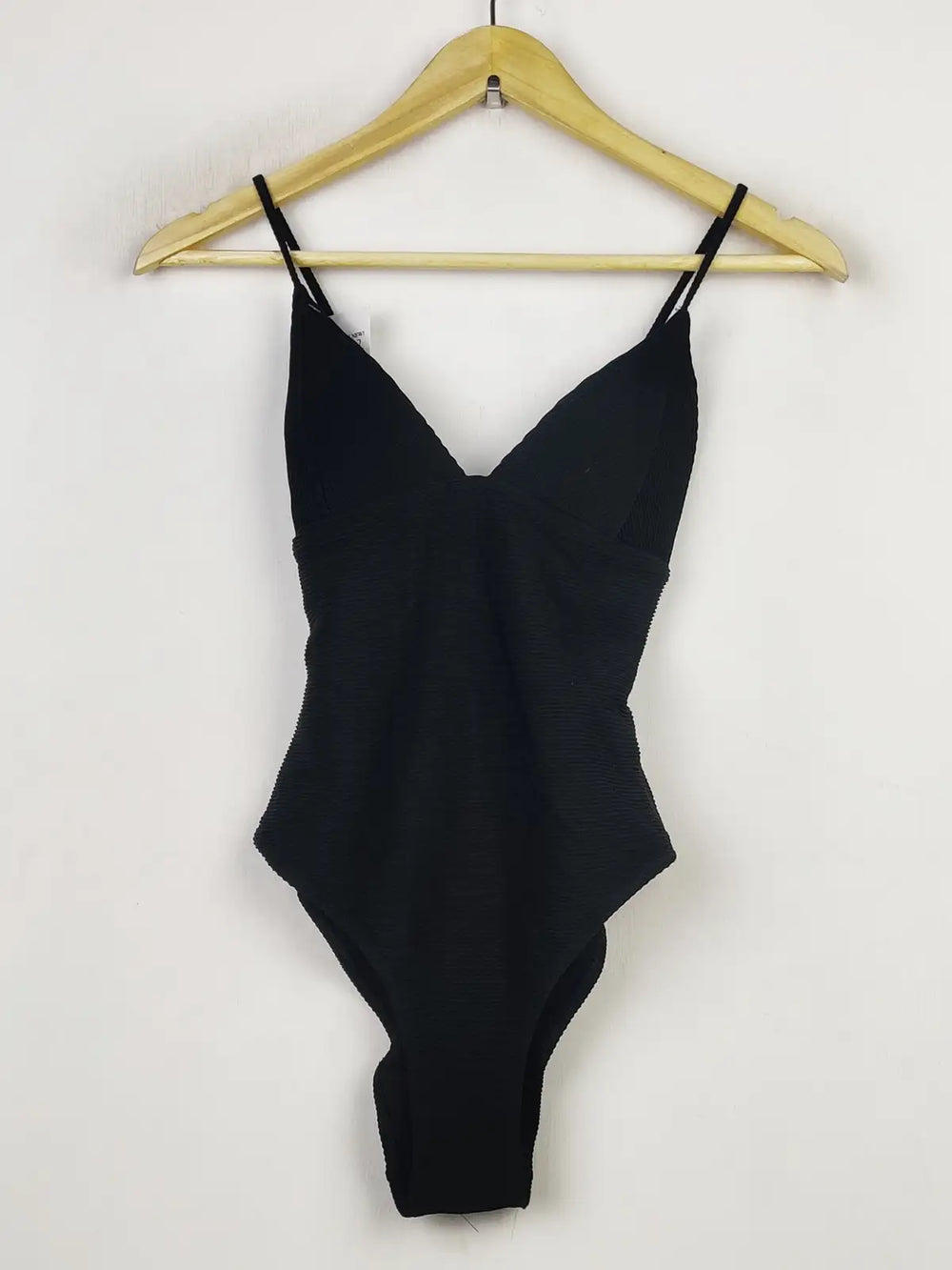 Buy online pre-used pre-loved 100% authentic & Original branded H&M (WCT-1747) available in Pakistan. Top international brands avilable.