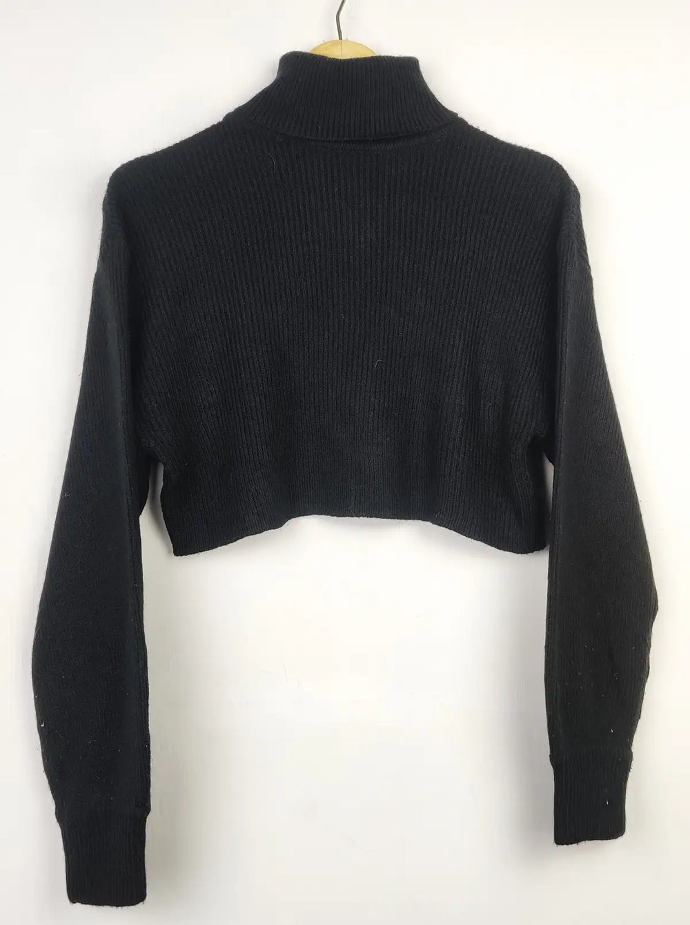 Buy online pre-used pre-loved 100% authentic & Original branded H&M (WCT-1892) available in Pakistan. Top international brands avilable.