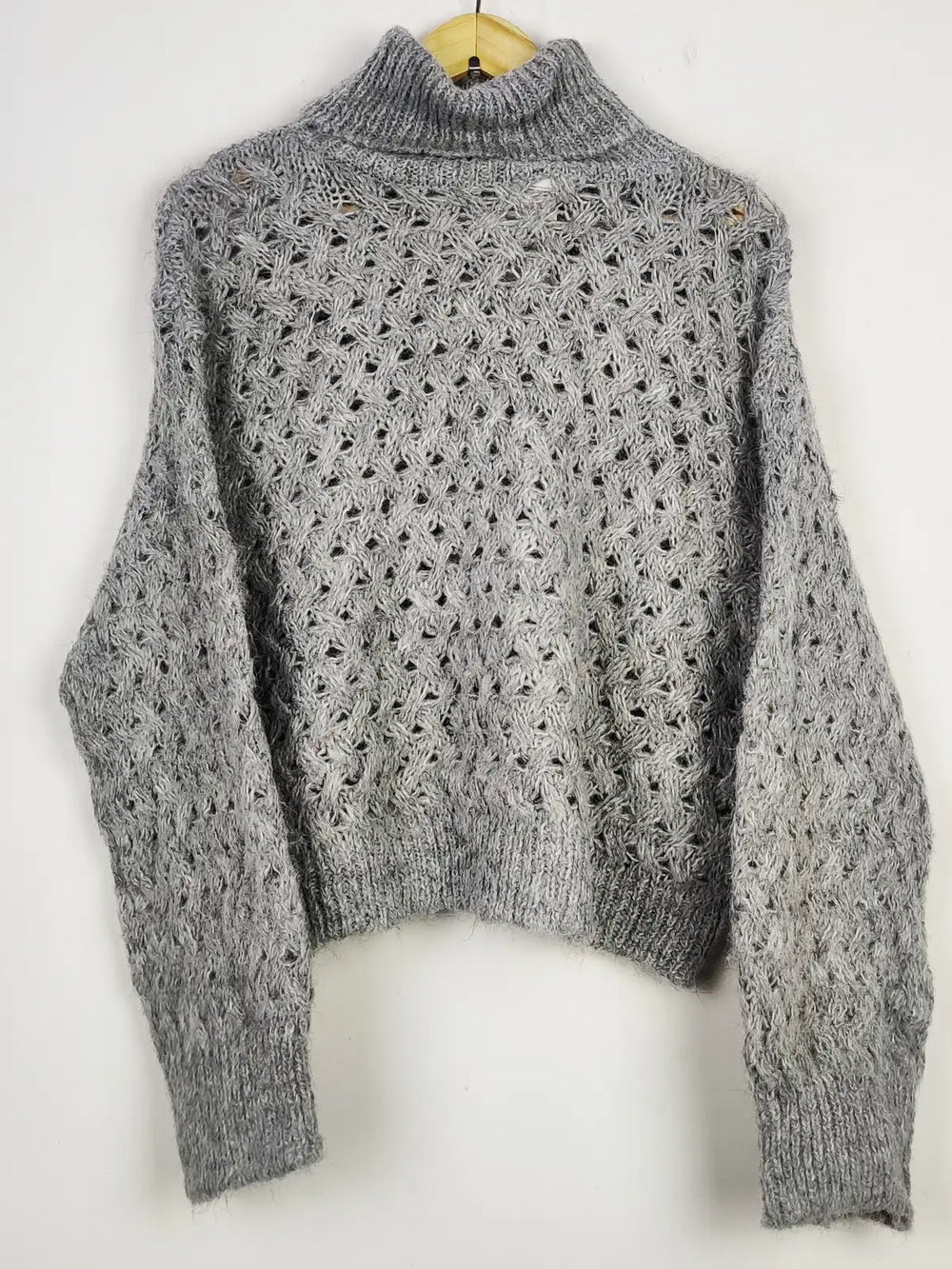 Buy online pre-used pre-loved 100% authentic & Original branded H&M (WCT-2296) available in Pakistan. Top international brands avilable.