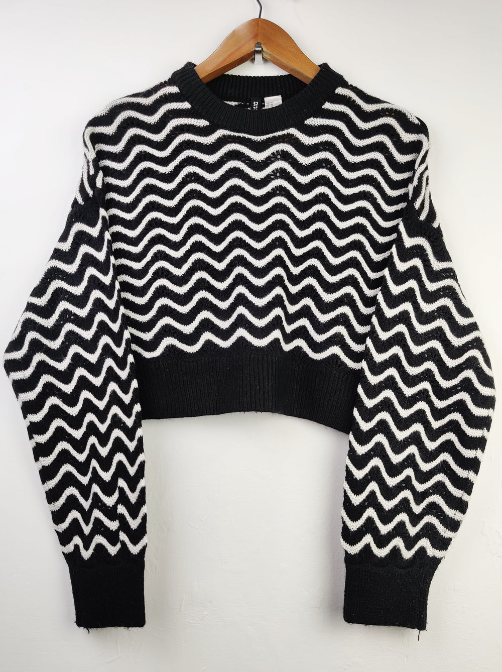 Buy online pre-used pre-loved 100% authentic & Original branded H&M (WCT-236) available in Pakistan. Top international brands avilable.