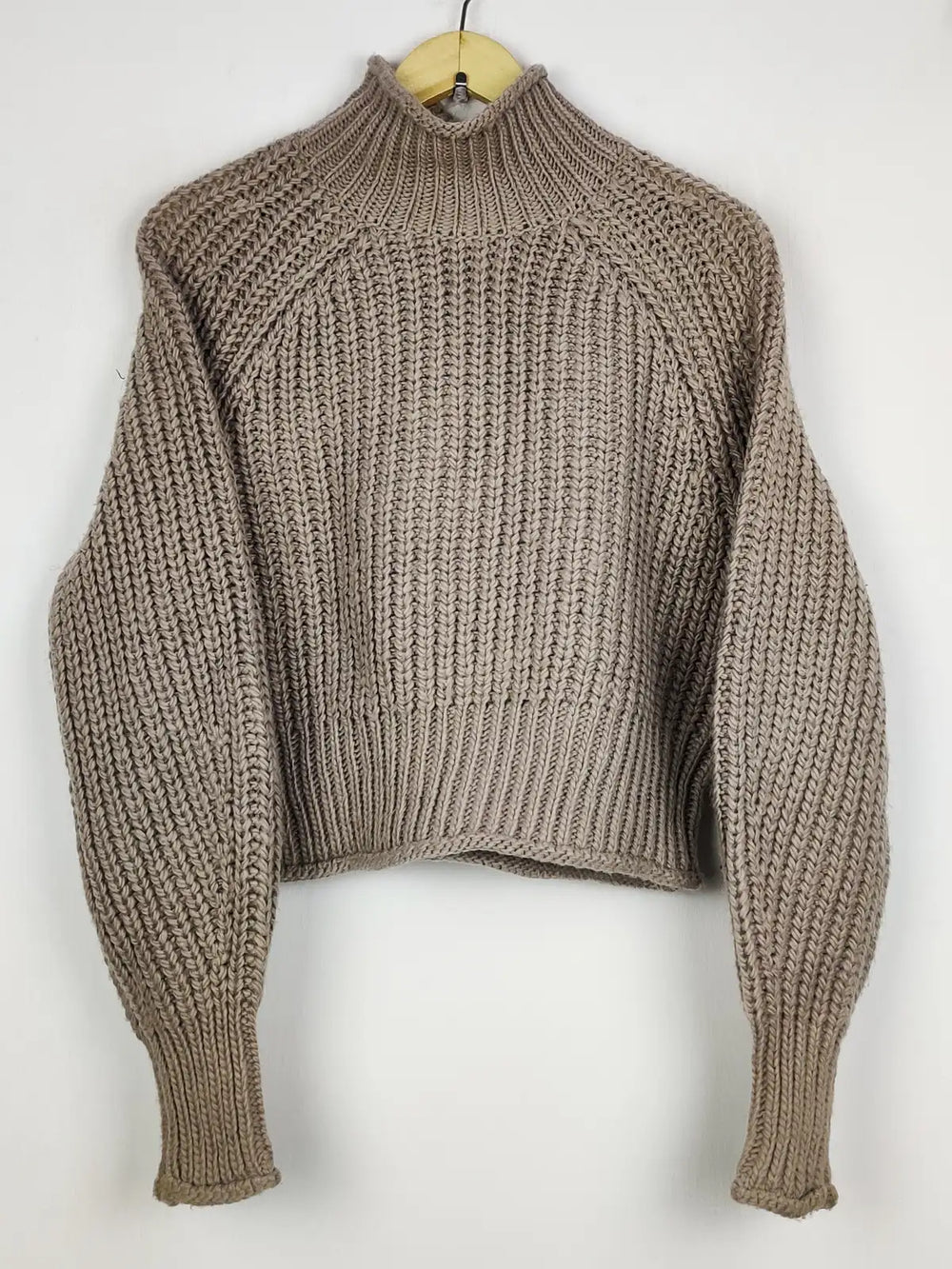 Buy online pre-used pre-loved 100% authentic & Original branded H&M (WCT-3053) available in Pakistan. Top international brands avilable.