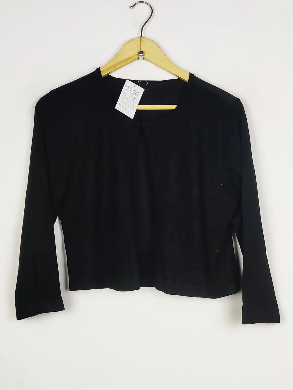 Buy online pre-used pre-loved 100% authentic & Original branded Unknown Brand (WCT-3064) available in Pakistan. Top international brands avilable.