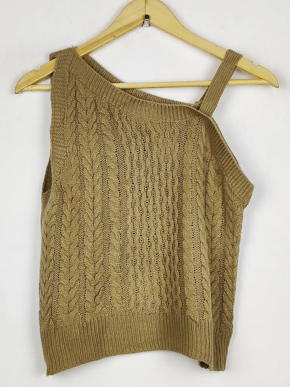 Buy online pre-used pre-loved 100% authentic & Original branded Unknown Brand (WCT-3070) available in Pakistan. Top international brands avilable.