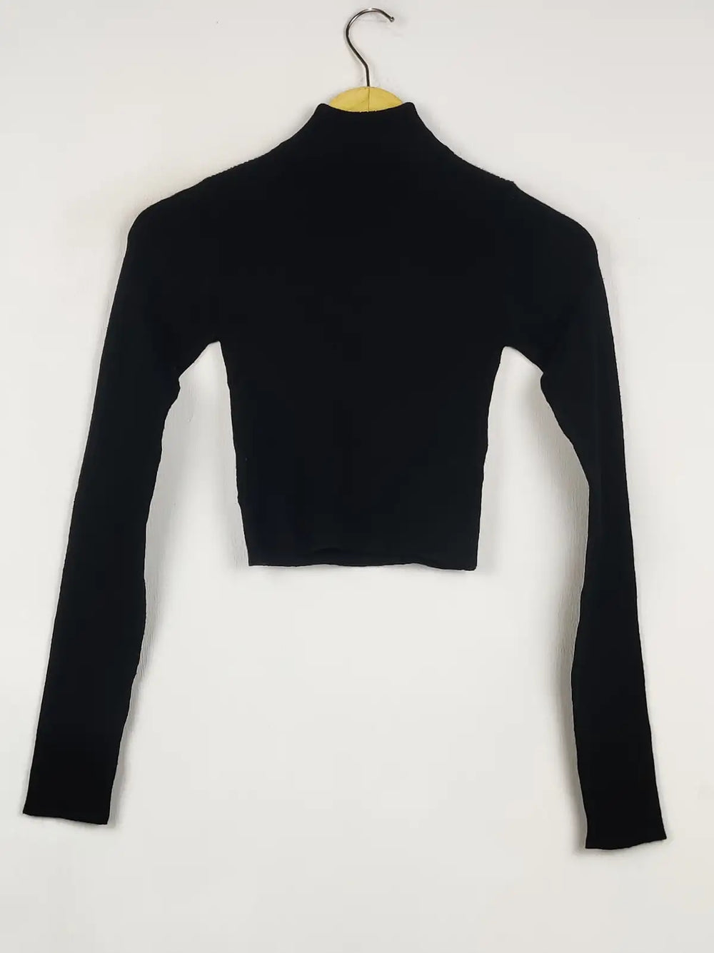Buy online pre-used pre-loved 100% authentic & Original branded Bershka (WCT-3191) available in Pakistan. Top international brands avilable.