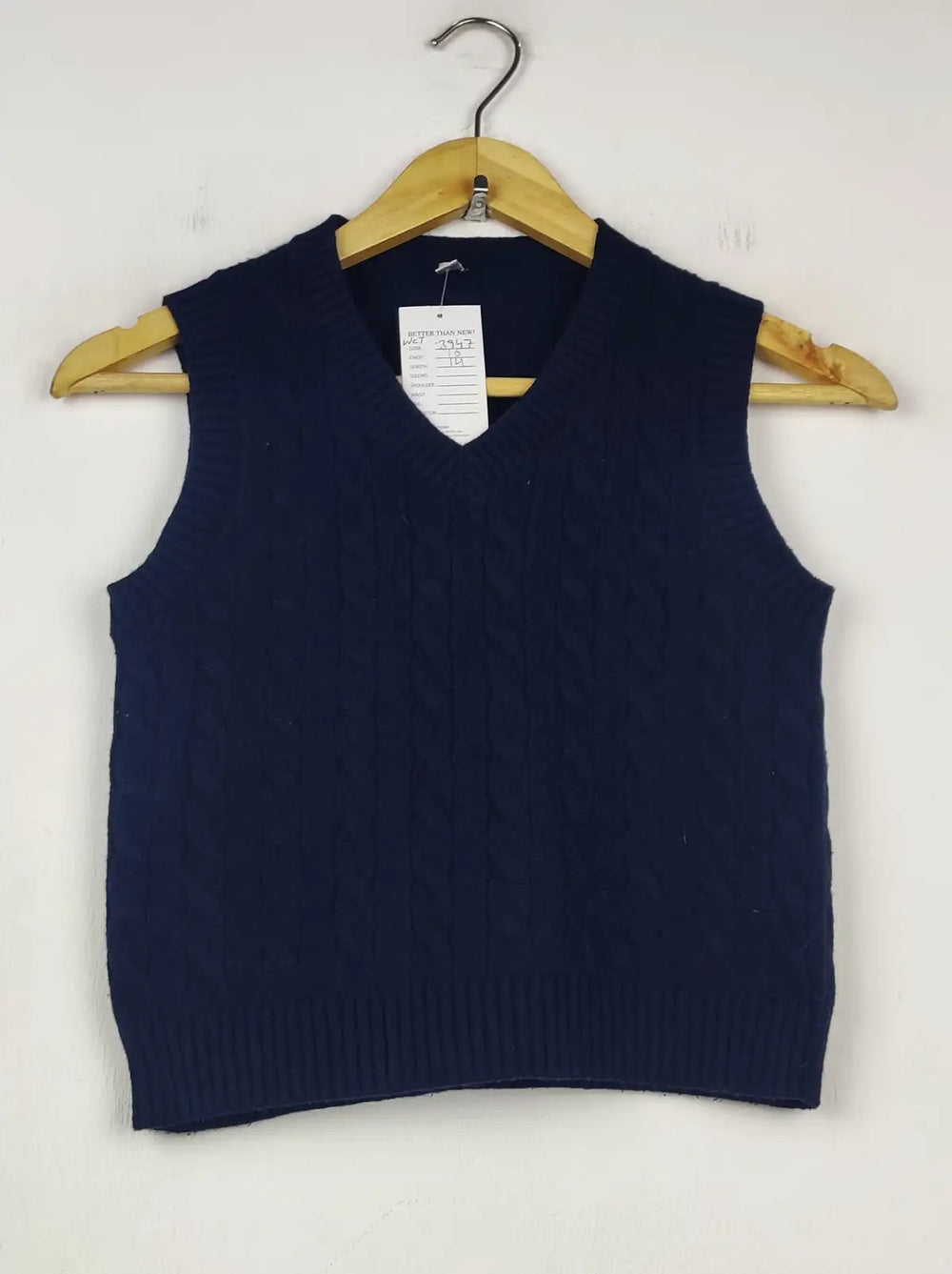 Buy online pre-used pre-loved 100% authentic & Original branded Unknown Brand (WCT-3947) available in Pakistan. Top international brands avilable.