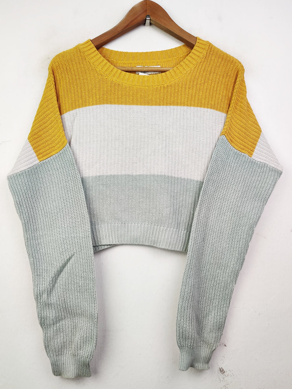 Buy online pre-used pre-loved 100% authentic & Original branded Hollister (WCT-48) available in Pakistan. Top international brands avilable.