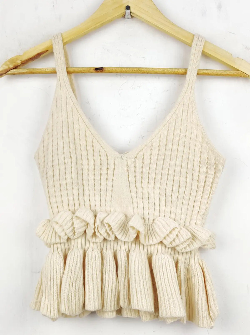 Buy online pre-used pre-loved 100% authentic & Original branded Unknown Brand (WCT-604) available in Pakistan. Top international brands avilable.