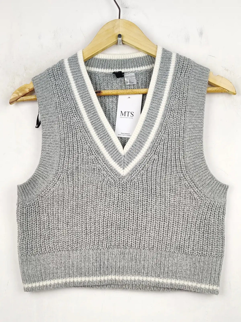 Buy online pre-used pre-loved 100% authentic & Original branded H&M (WCT-617) available in Pakistan. Top international brands avilable.