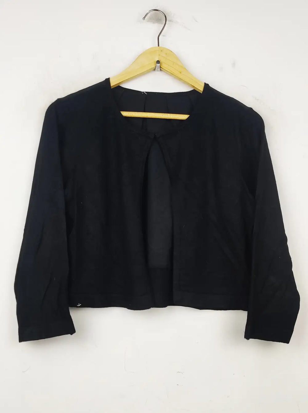 Buy online pre-used pre-loved 100% authentic & Original branded Unknown Brand (WCT-648) available in Pakistan. Top international brands avilable.