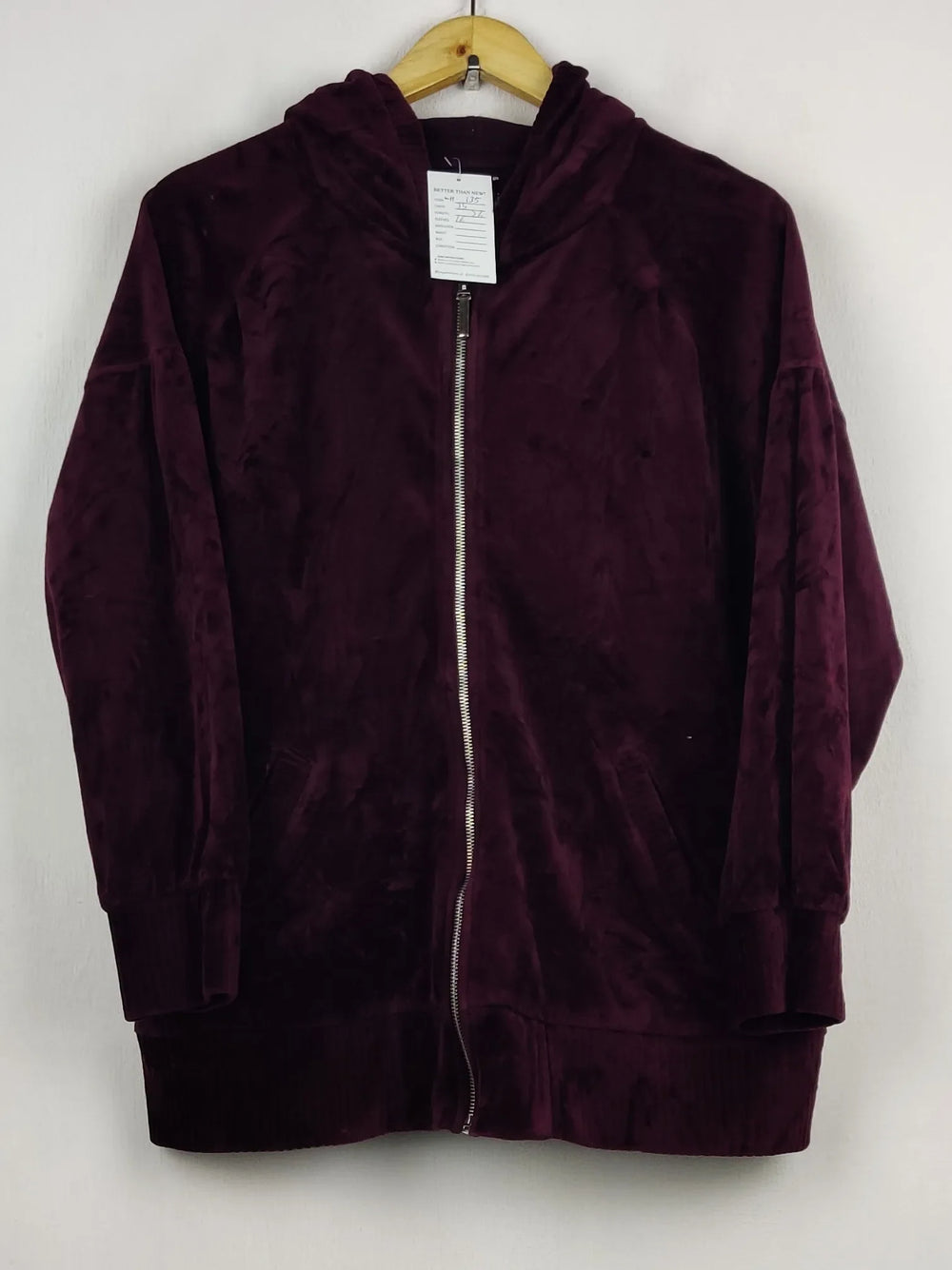 Buy online pre-used pre-loved 100% authentic & Original branded Unknown Brand (WH-135) available in Pakistan. Top international brands avilable.