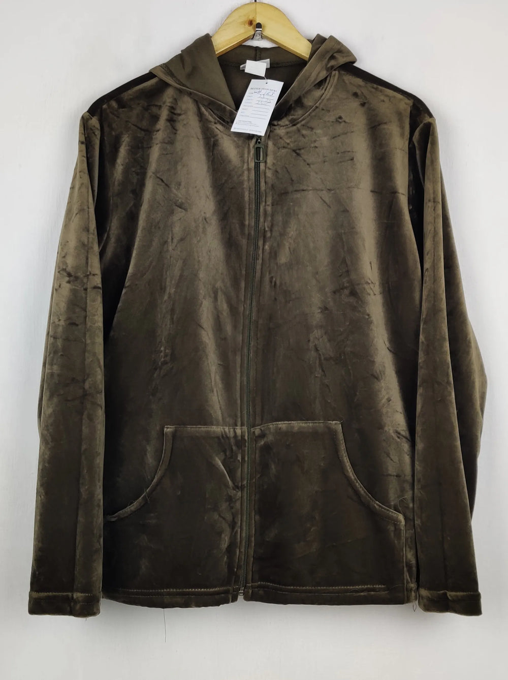 Buy online pre-used pre-loved 100% authentic & Original branded G.W. (WH-163) available in Pakistan. Top international brands avilable.