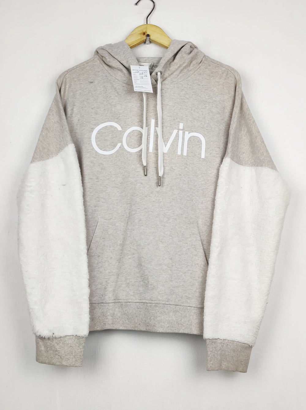 Buy online pre-used pre-loved 100% authentic & Original branded C.A.L.V.I.N K.L.E.I.N (WH-223) available in Pakistan. Top international brands avilable.