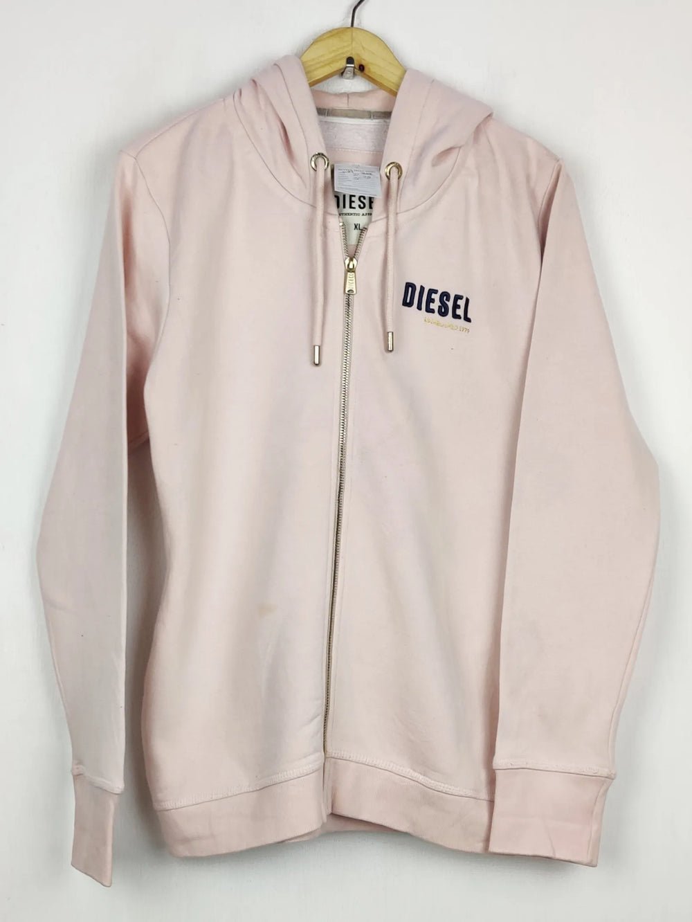 Buy online pre-used pre-loved 100% authentic & Original branded Diesel (WH-303) available in Pakistan. Top international brands avilable.