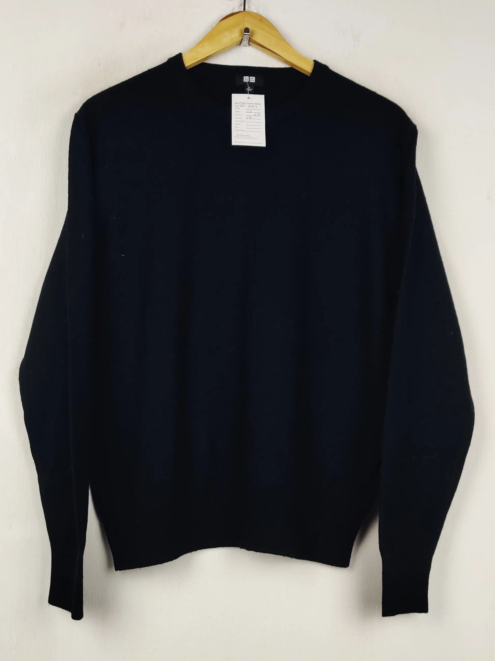 Buy online pre-used pre-loved 100% authentic & Original branded Uniqlo (WJS-1052) available in Pakistan. Top international brands avilable.