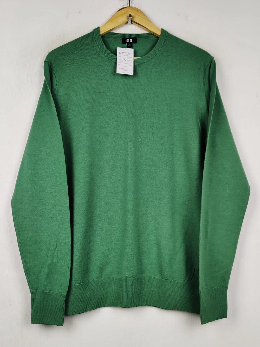 Buy online pre-used pre-loved 100% authentic & Original branded Uniqlo (WJS-1055) available in Pakistan. Top international brands avilable.