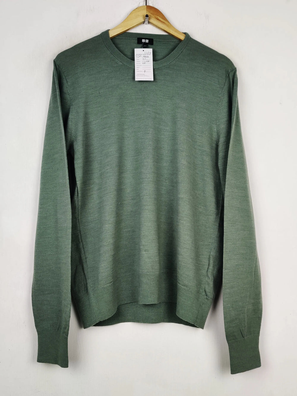 Buy online pre-used pre-loved 100% authentic & Original branded Uniqlo (WJS-1164) available in Pakistan. Top international brands avilable.