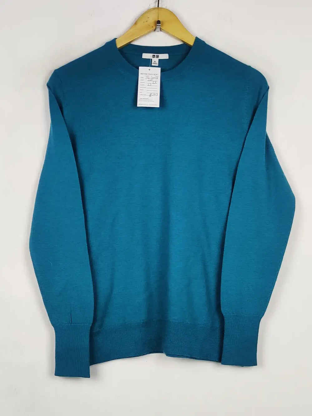 Buy online pre-used pre-loved 100% authentic & Original branded Uniqlo (WJS-139) available in Pakistan. Top international brands avilable.