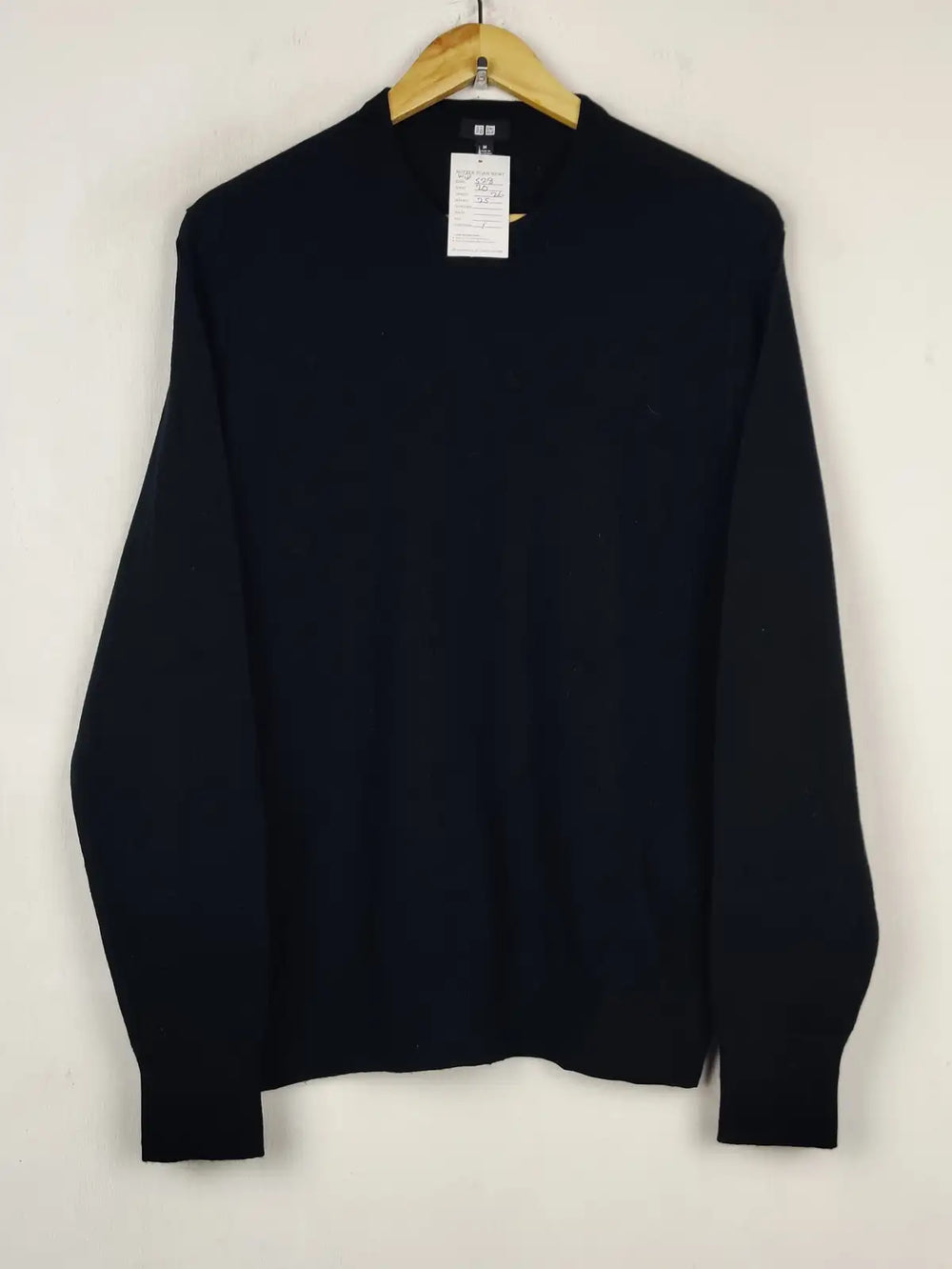 Buy online pre-used pre-loved 100% authentic & Original branded Uniqlo (WJS-528) available in Pakistan. Top international brands avilable.