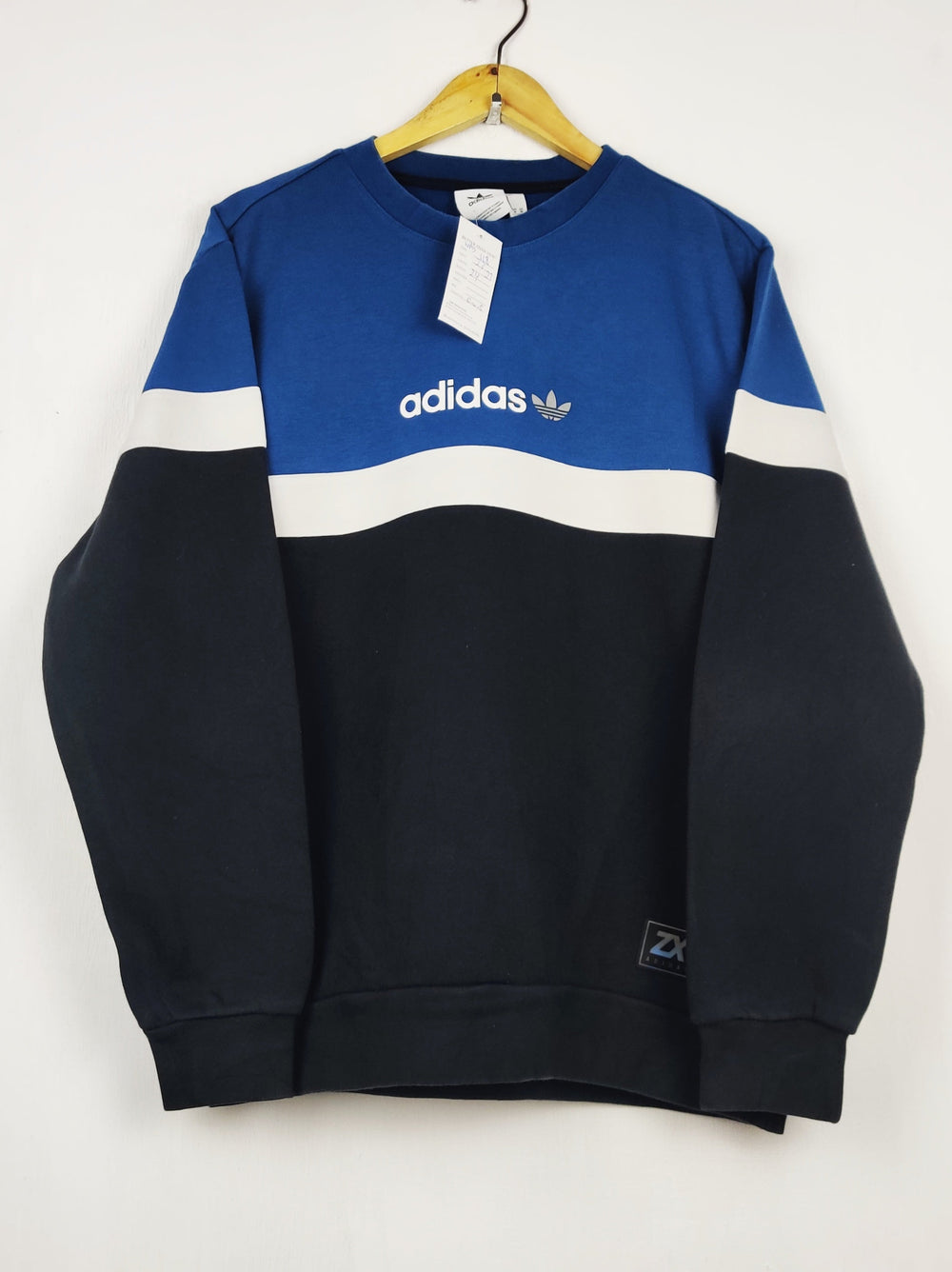 Buy online pre-used pre-loved 100% authentic & Original branded A.D.I.D.A.S (WMS-118) available in Pakistan. Top international brands avilable.
