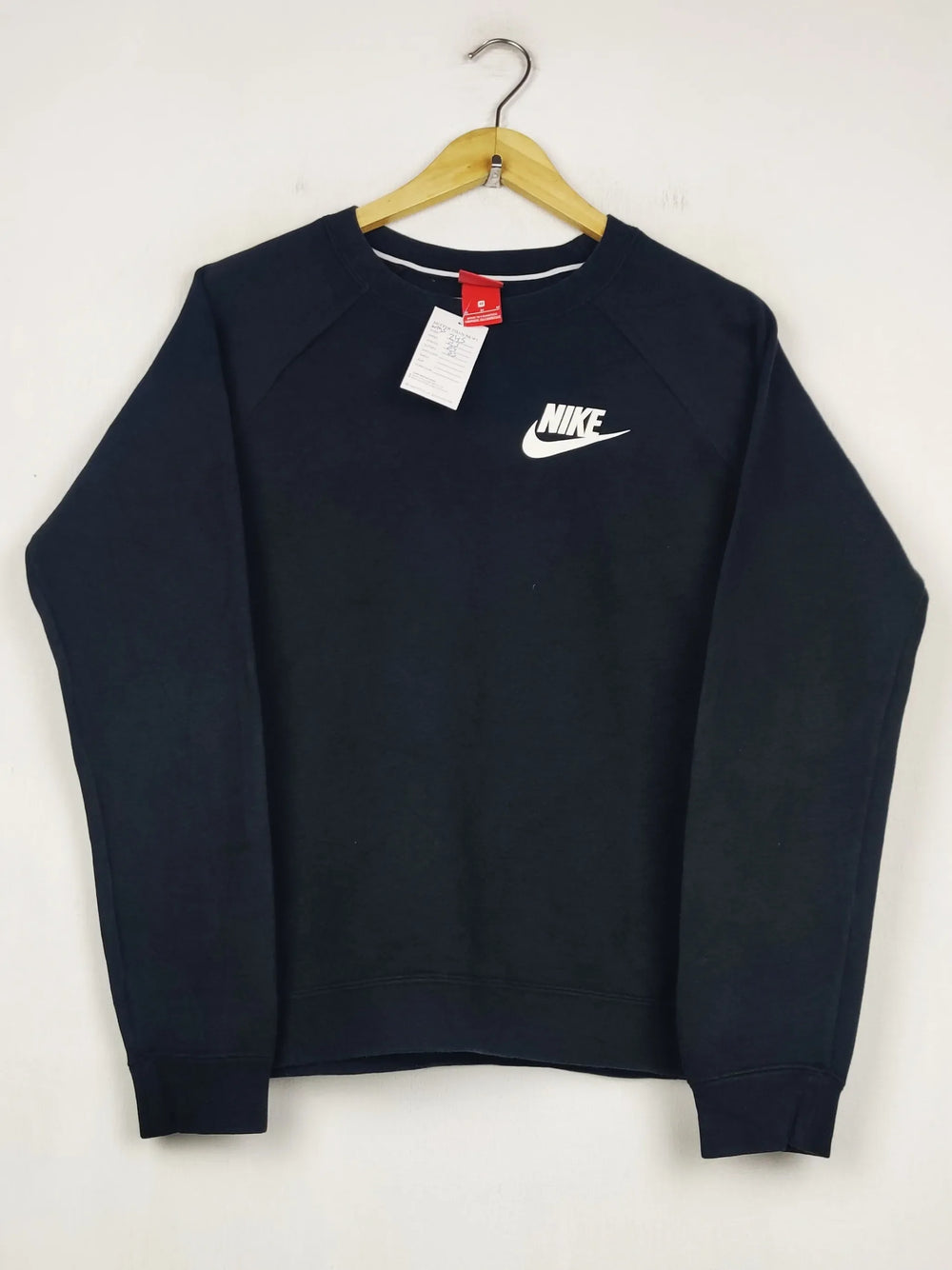 Buy online pre-used pre-loved 100% authentic & Original branded N.I.K.E (WMS-245) available in Pakistan. Top international brands avilable.