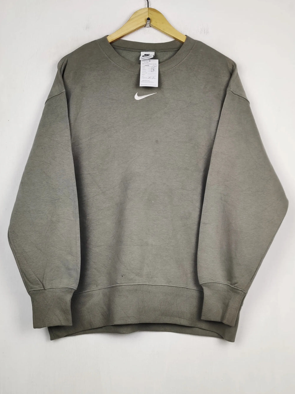 Buy online pre-used pre-loved 100% authentic & Original branded N.I.K.E (WMS-342) available in Pakistan. Top international brands avilable.