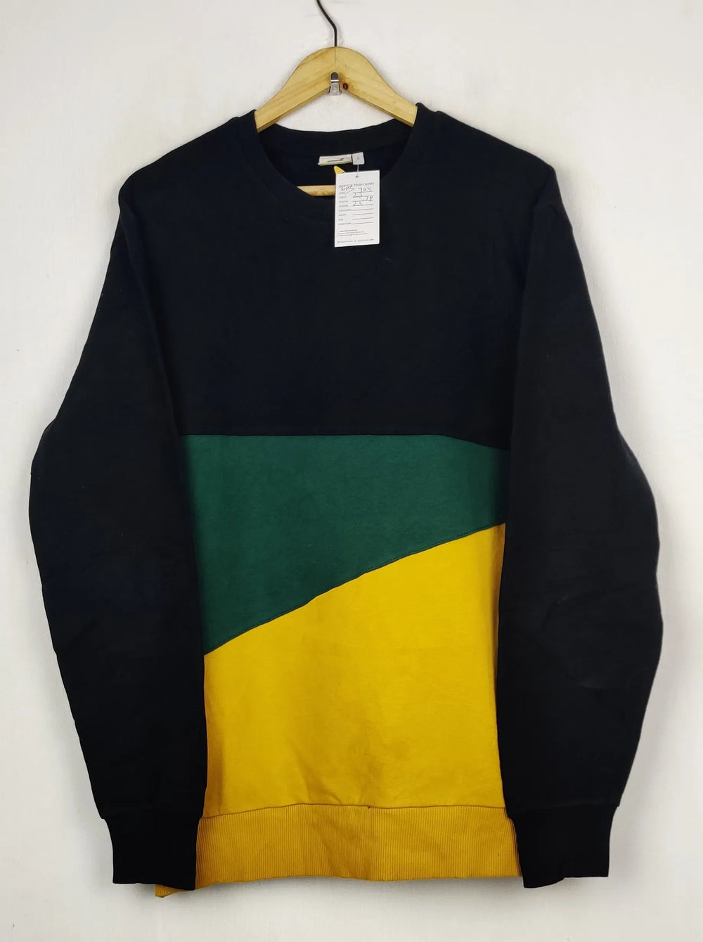 Buy online pre-used pre-loved 100% authentic & Original branded Pull&Bear (WMS-704) available in Pakistan. Top international brands avilable.