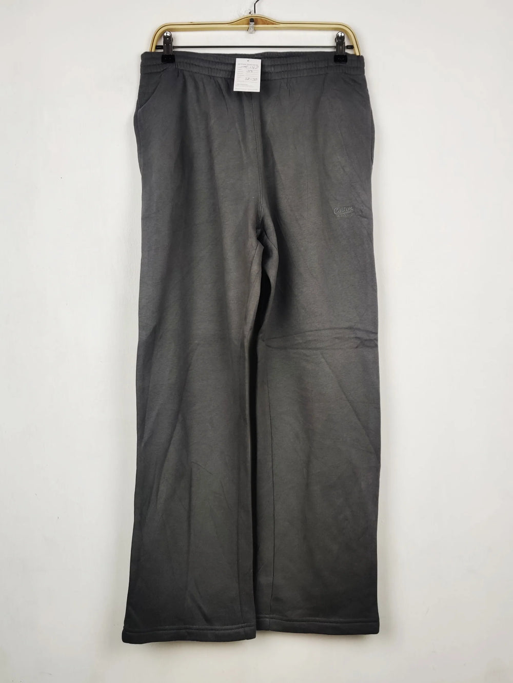 Buy online pre-used pre-loved 100% authentic & Original branded Cotton Traders (WMT-147) available in Pakistan. Top international brands avilable.