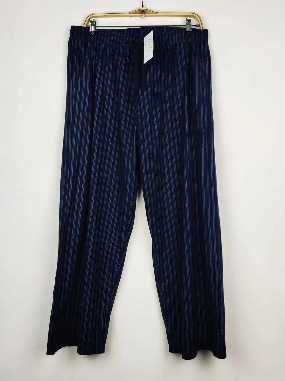 Buy online pre-used pre-loved 100% authentic & Original branded Unknown Brand (WMT-174) available in Pakistan. Top international brands avilable.