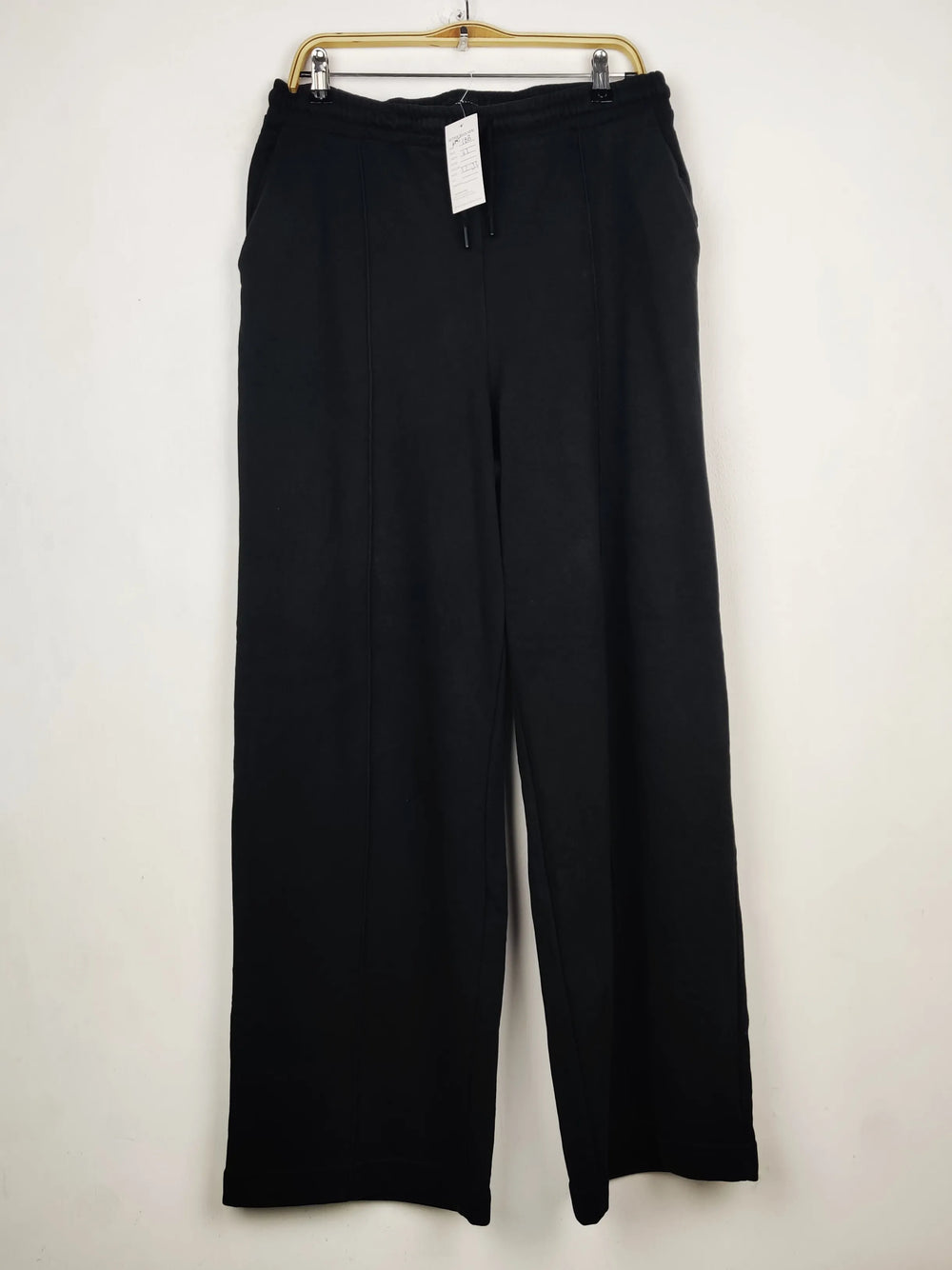 Buy online pre-used pre-loved 100% authentic & Original branded F&F (WMT-188) available in Pakistan. Top international brands avilable.