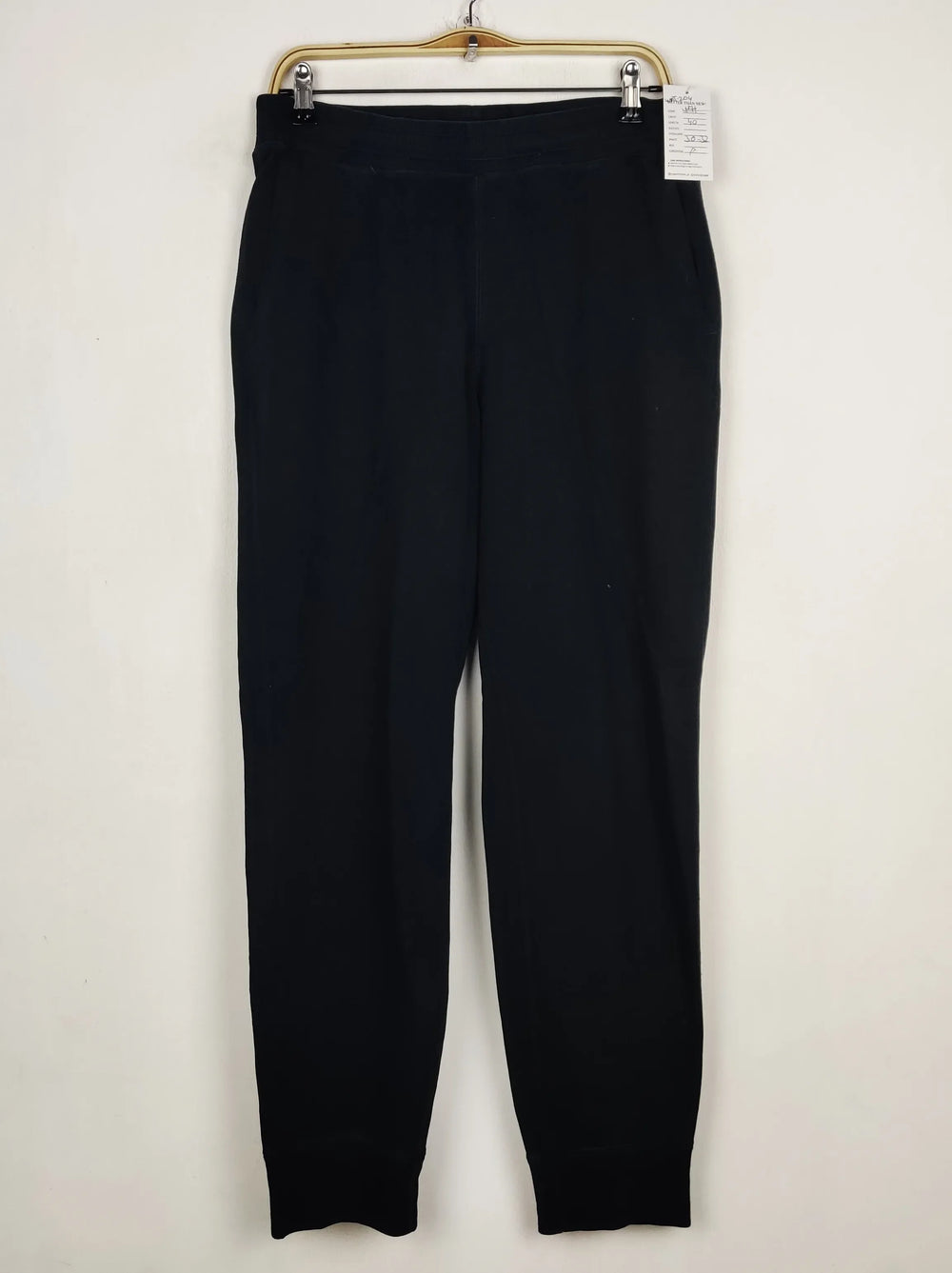 Buy online pre-used pre-loved 100% authentic & Original branded Uniqlo (WMT-204) available in Pakistan. Top international brands avilable.