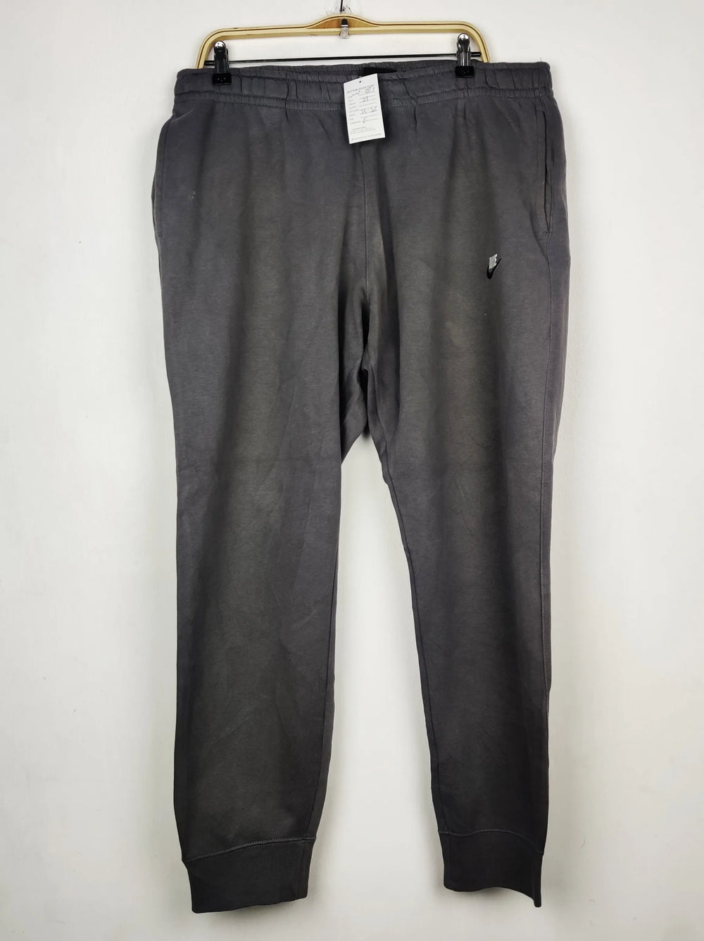 Buy online pre-used pre-loved 100% authentic & Original branded N.I.K.E (WMT-283) available in Pakistan. Top international brands avilable.