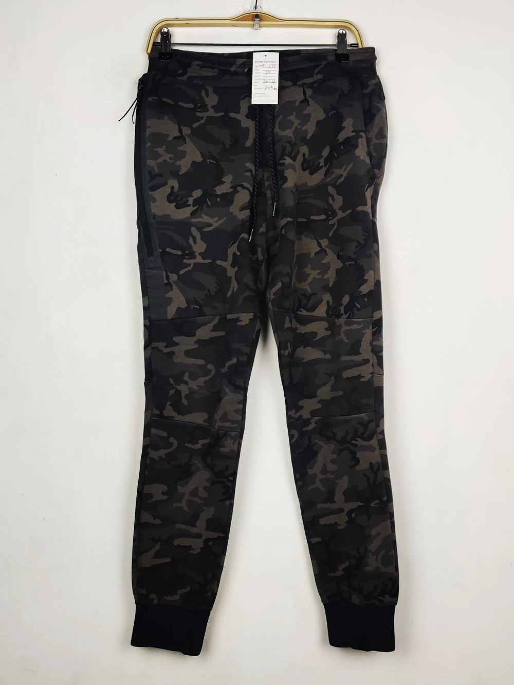 Buy online pre-used pre-loved 100% authentic & Original branded N.I.K.E (WMT-295) available in Pakistan. Top international brands avilable.