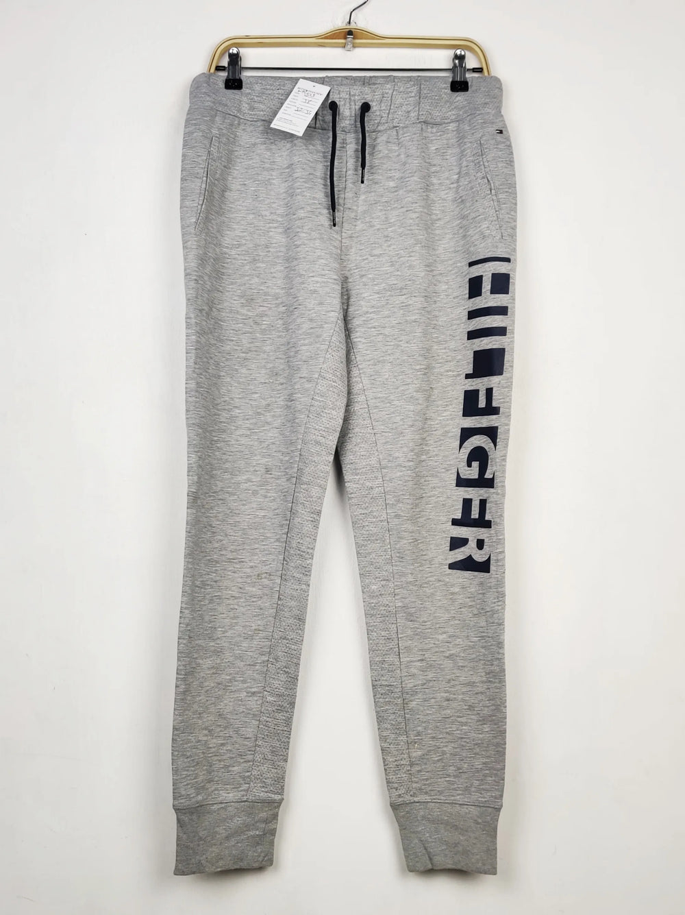 Buy online pre-used pre-loved 100% authentic & Original branded T.O.M.M.Y H.I.L.F.I.G.E.R (WMT-323) available in Pakistan. Top international brands avilable.
