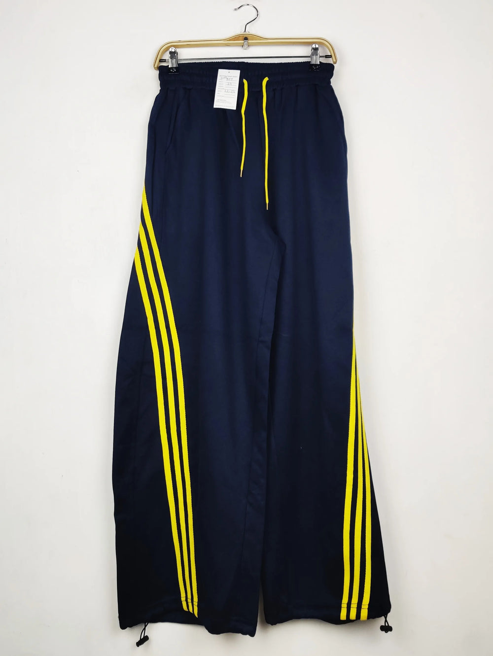 Buy online pre-used pre-loved 100% authentic & Original branded Unknown Brand (WMT-377) available in Pakistan. Top international brands avilable.