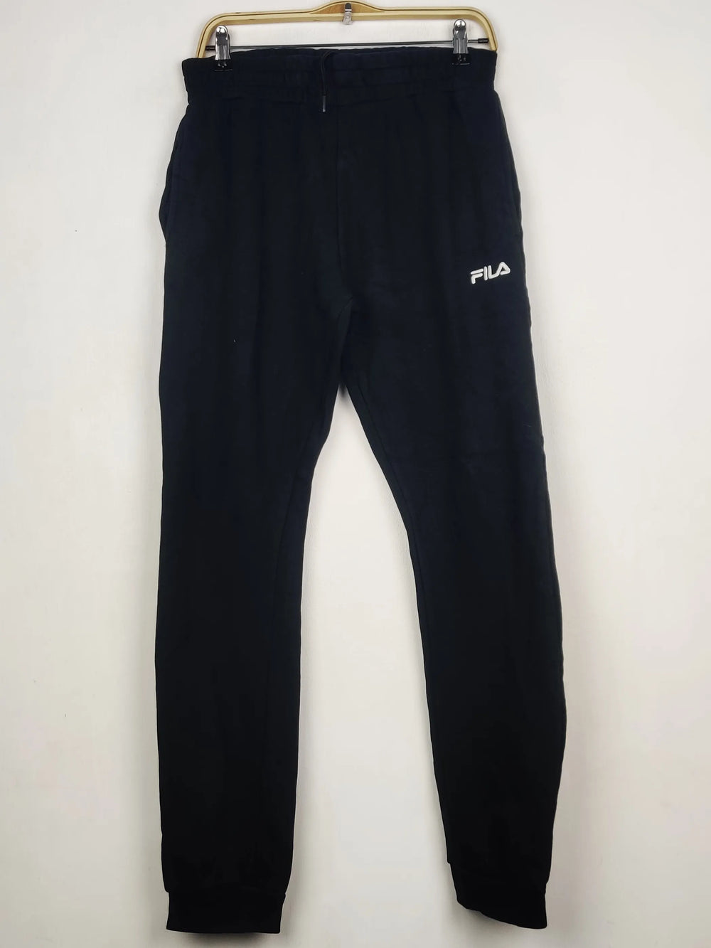 Buy online pre-used pre-loved 100% authentic & Original branded F.I.L.A (WMT-422) available in Pakistan. Top international brands avilable.