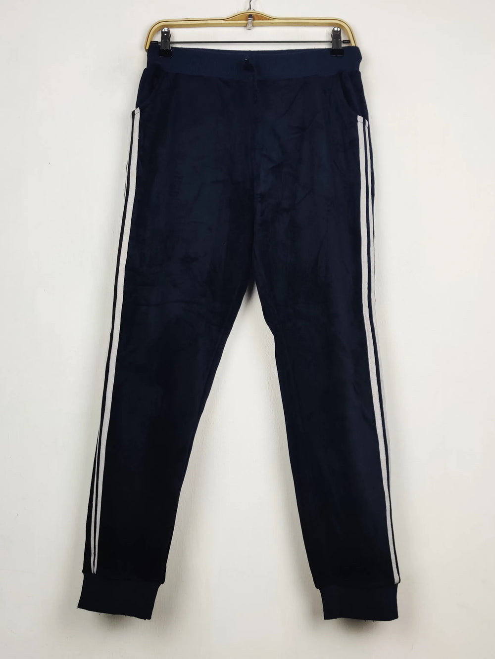 Buy online pre-used pre-loved 100% authentic & Original branded Unknown Brand (WMT-499) available in Pakistan. Top international brands avilable.