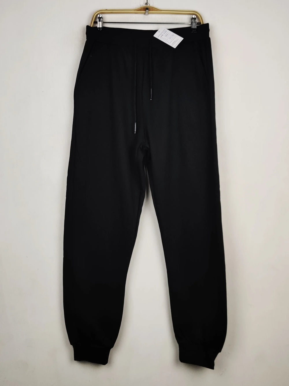 Buy online pre-used pre-loved 100% authentic & Original branded Unknown Brand (WMT-576) available in Pakistan. Top international brands avilable.