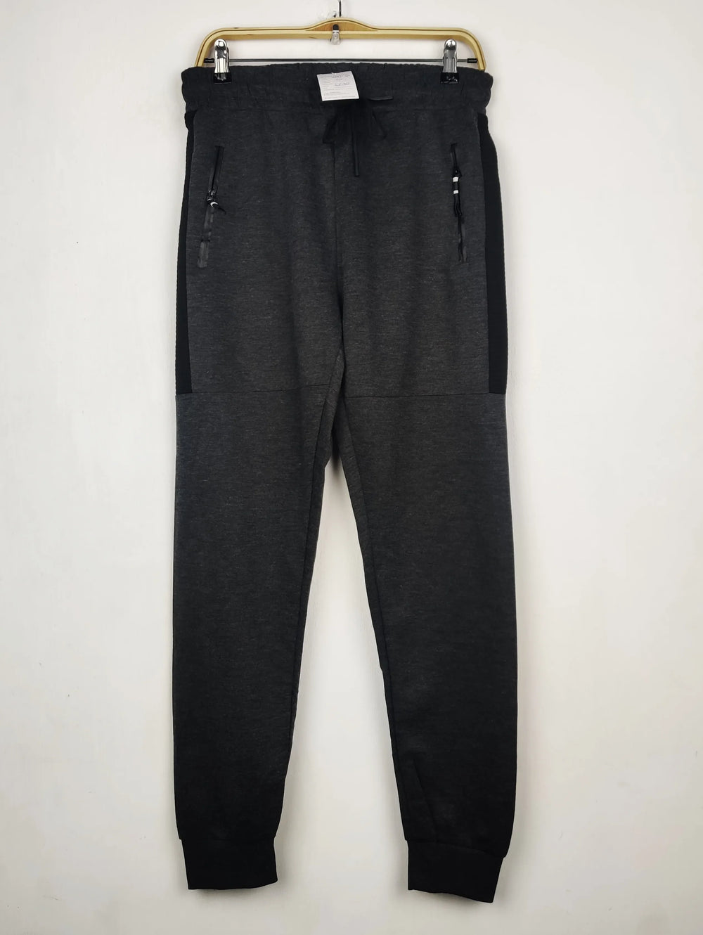 Buy online pre-used pre-loved 100% authentic & Original branded Unknown Brand (WMT-64) available in Pakistan. Top international brands avilable.