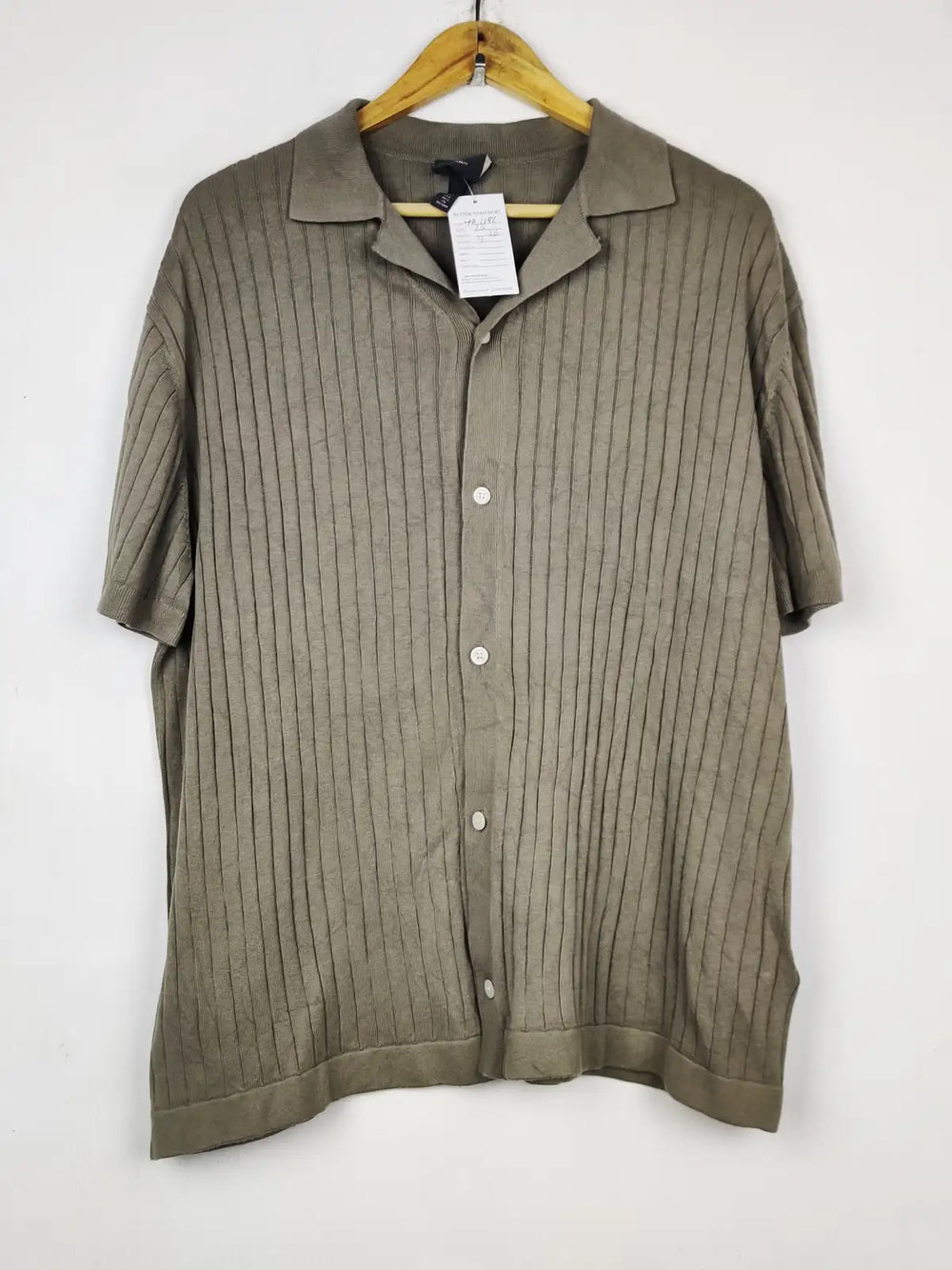Buy online pre-used pre-loved 100% authentic & Original branded H&M (WPP-1182) available in Pakistan. Top international brands avilable.