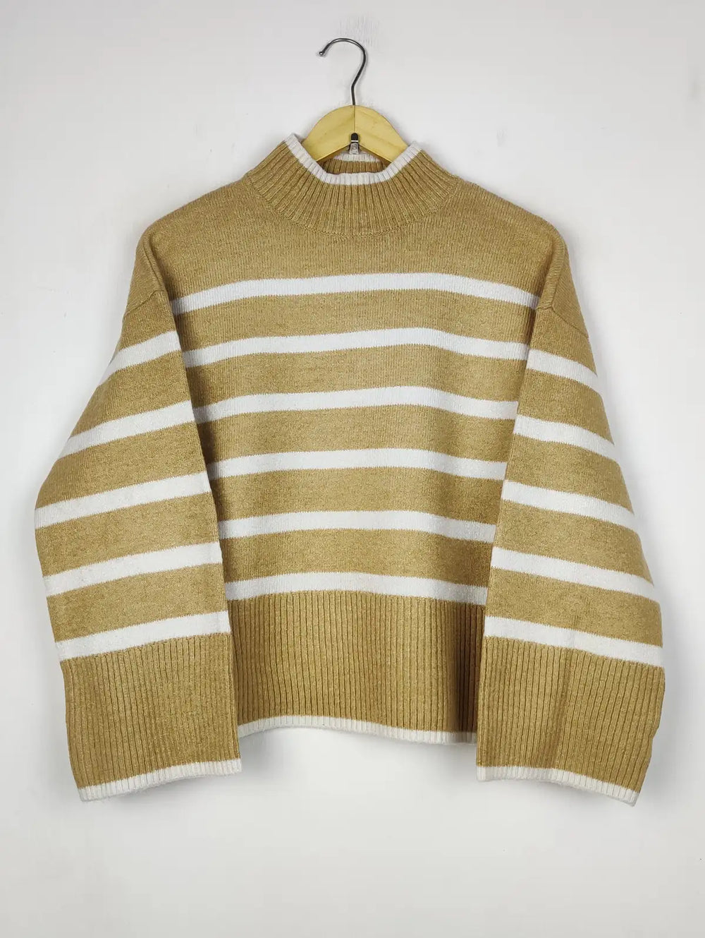 Buy online pre-used pre-loved 100% authentic & Original branded F&F (WT-10586) available in Pakistan. Top international brands avilable.