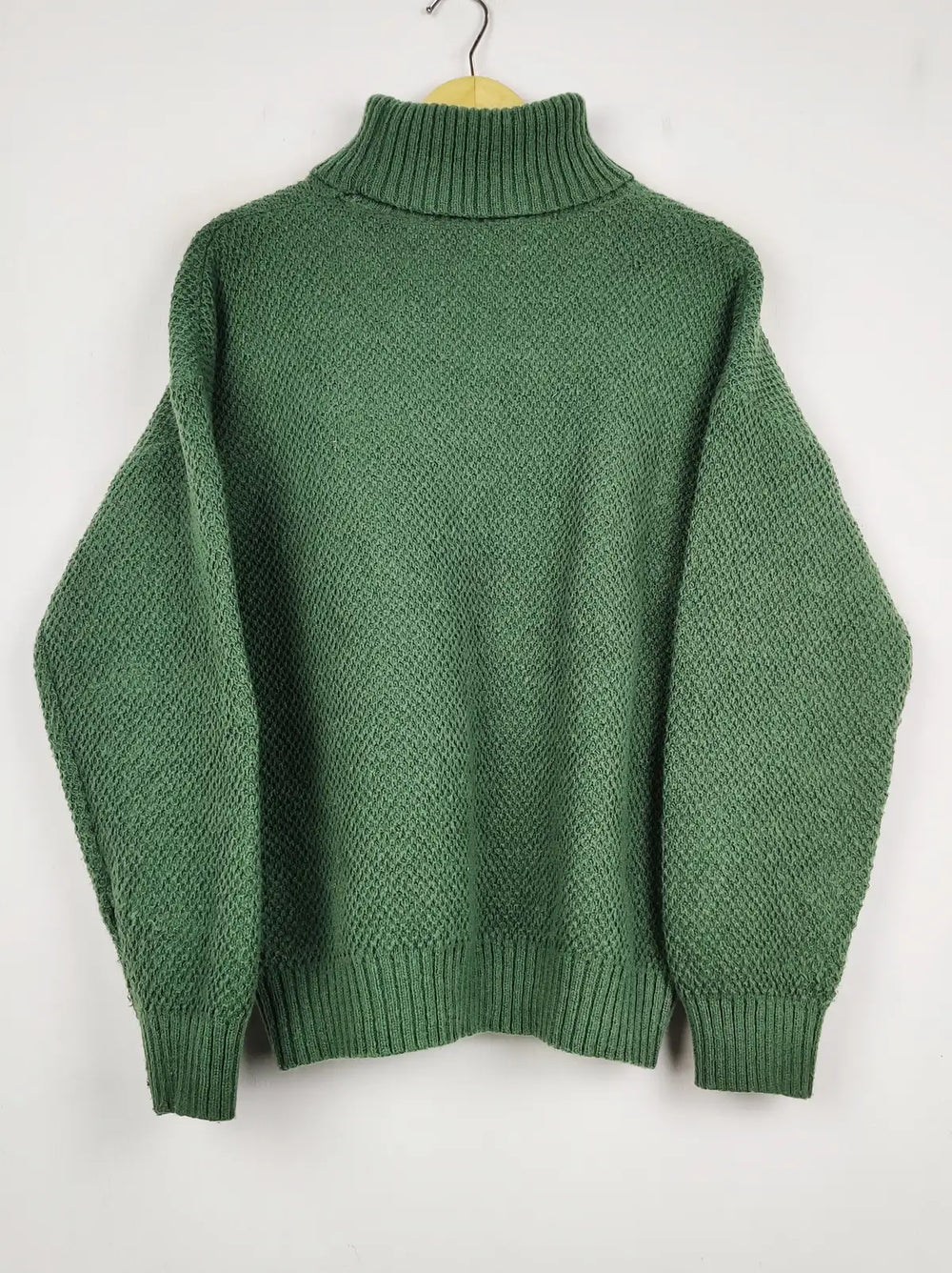 Buy online pre-used pre-loved 100% authentic & Original branded Unknown Brand (WT-10731) available in Pakistan. Top international brands avilable.