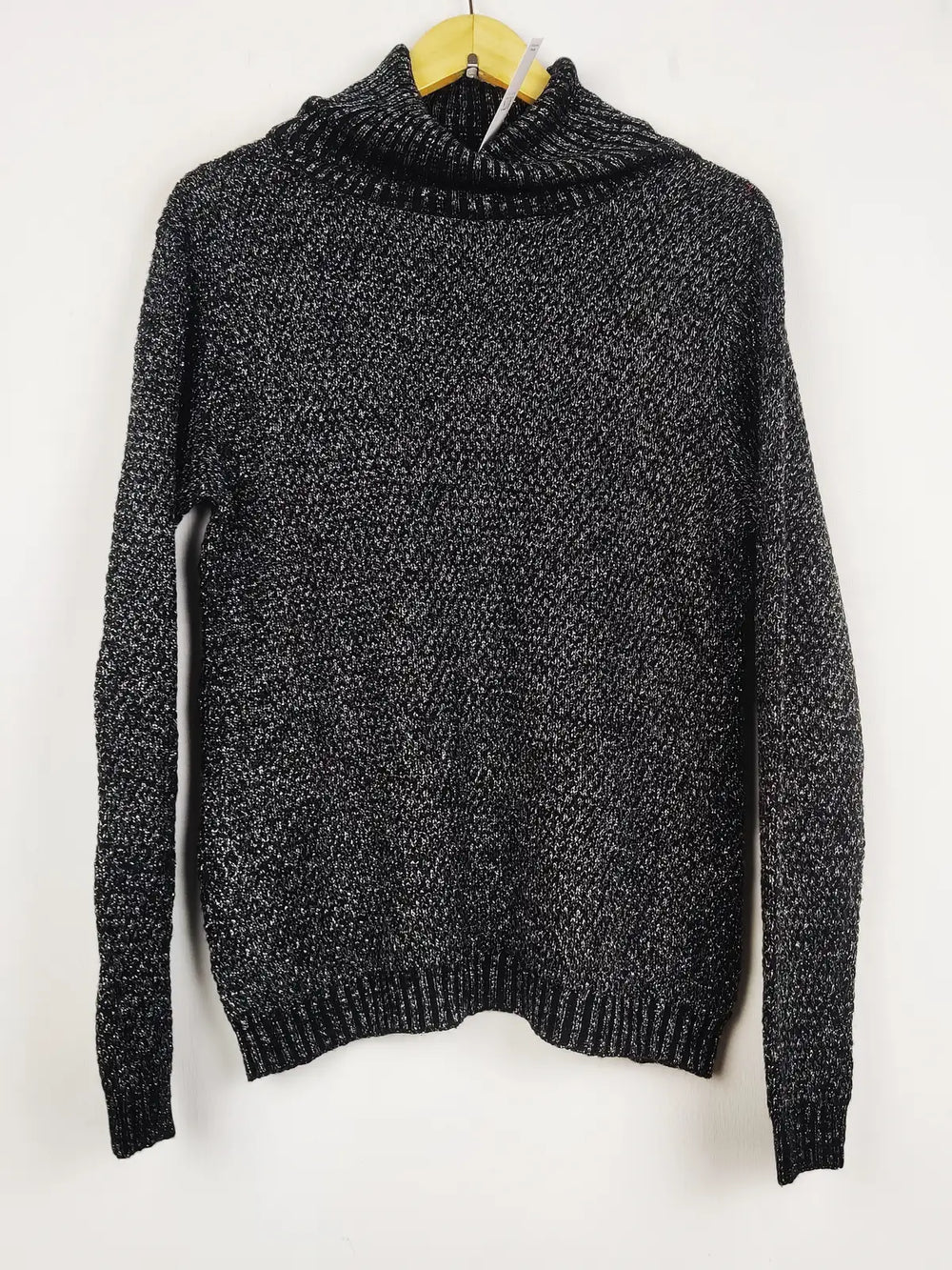 Buy online pre-used pre-loved 100% authentic & Original branded Unknown Brand (WT-10736) available in Pakistan. Top international brands avilable.
